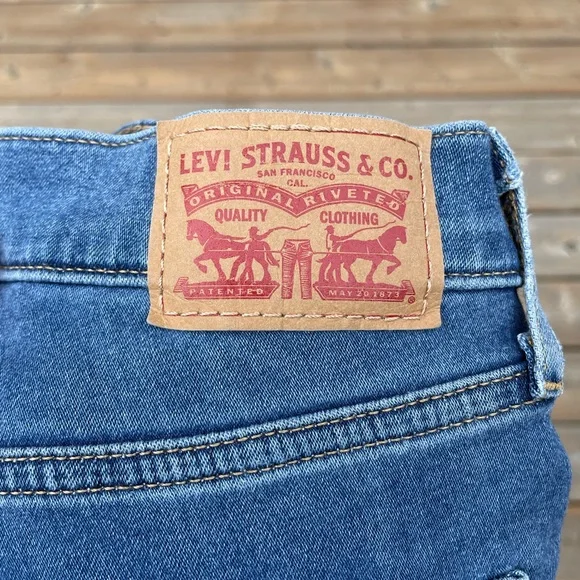 **SOLD** Levi’s 720 High Rise Jeans - Picture 6 of 6